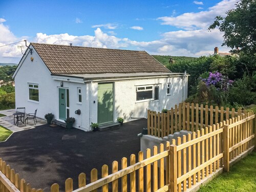 3 bedroom accommodation in Craig-Cefn-Parc, near Clydach