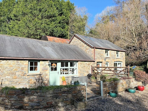 2 bedroom accommodation in Llannon, Llanelli