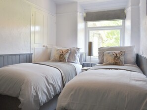 2 عدّة غرف نوم وواي فاي مجانًا وملاءات أسرّة