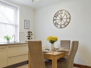 Dining - 2 bedroom accommodation in Buxton (Buxton)