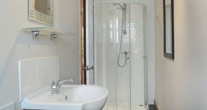 2 bedroom accommodation in Buxton