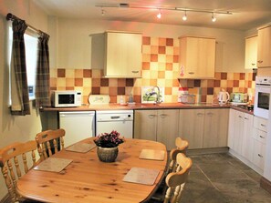 Dishwasher - 2 bedroom accommodation in Ebrington, near Chipping Campden (Ebrington, near Chipping Campden)