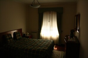3 chambres, fer et planche à repasser, draps fournis