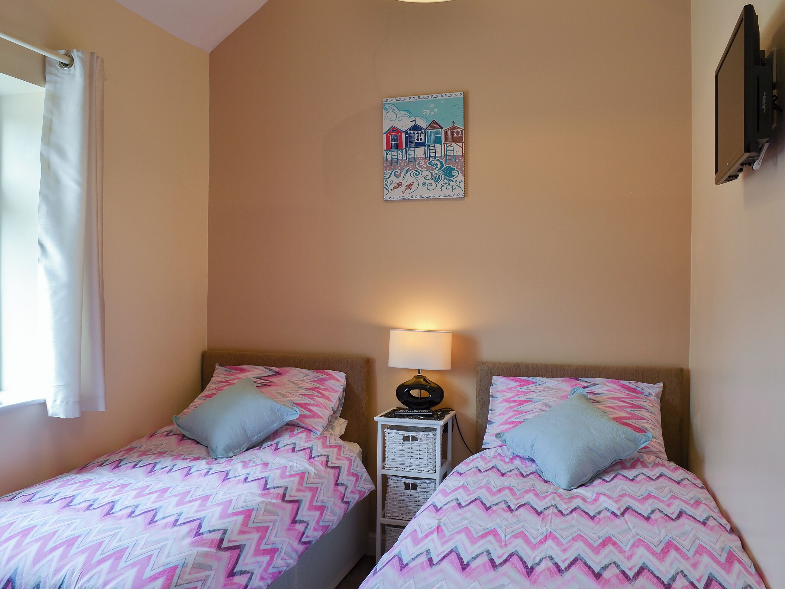 3 bedrooms, WiFi (free), bed sheets