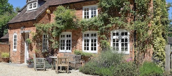 2 bedroom accommodation in Aston Cantlow, near Stratford