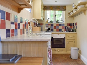 Dishwasher, high chair, cookware/dishes/utensils - 2 bedroom accommodation in Aston Cantlow, near Stratford (Aston Cantlow, near Stratford)