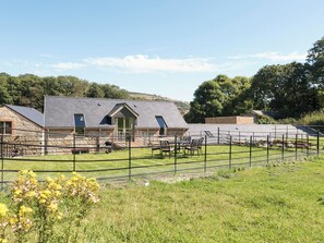 Outdoor dining - 3 bedroom accommodation in Ventnor (Ventnor)