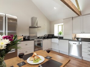 Dishwasher, high chair - 3 bedroom accommodation in Ventnor (Ventnor)