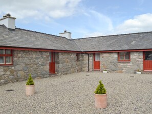 Exterior - 1 bedroom accommodation in Llandwrog, near Caernarfon (Llandwrog, near Caernarfon)