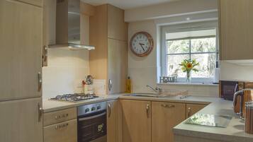 Lave-vaisselle, chaise haute, congélateur