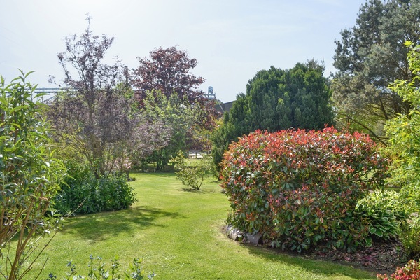 Mature well-maintained garden | Strathisla Farm Cottages- Islabank Farmhouse - Strathisla Farm Cottages, Meigle