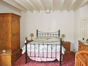 4 室のベッドルーム、WiFi (無料)、ベッドシーツ