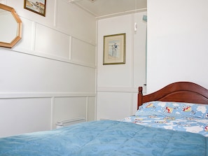 4 bedrooms, free WiFi, bed sheets - 4 bedroom accommodation in Robin Hood’s Bay, near Whitby (Robin Hood’s Bay, near Whitby)