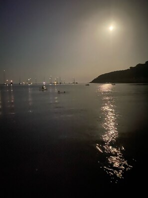Nær stranden