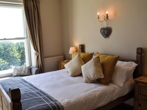 2 bedrooms, free WiFi, bed sheets - 2 bedroom accommodation in Scarborough (Scarborough)