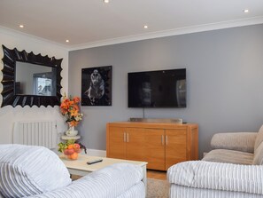 Living area - 1 bedroom accommodation in Leven (Leven)