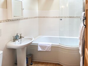 Bathroom - 2 bedroom accommodation in Bishops Moat, near Bishops Castle (Bishops Moat, near Bishops Castle)