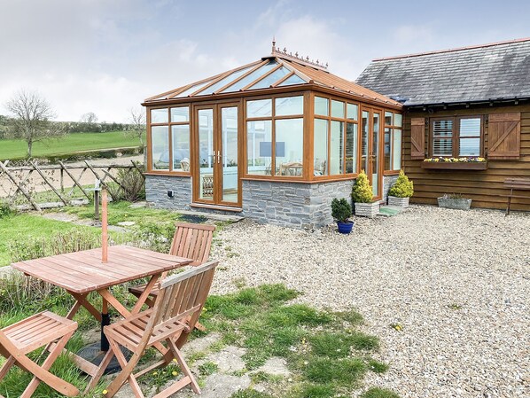 Outdoor dining - 2 bedroom accommodation in Bishops Moat, near Bishops Castle (Bishops Moat, near Bishops Castle)