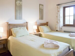 2 bedrooms, free WiFi, bed sheets - 2 bedroom accommodation in Mydroilyn, near Aberaeron (Mydroilyn, near Aberaeron)