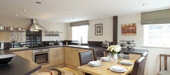 Stable Cottage - HW7452