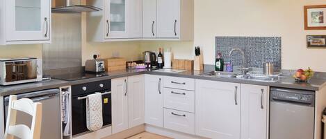 Opvaskemaskine, højstol, fryser