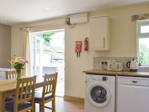 Private kitchen - Brynllin Holiday Cottages - Dildre (Bwlch-Llan, near Aberaeron)