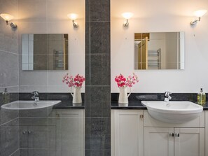 Hair dryer, towels - 4 bedroom accommodation in Aisby, near Grantham (Aisby, near Grantham)