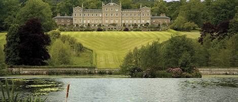 المنشأة من الخارج