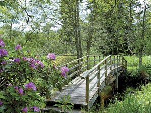 Property grounds - 3 bedroom accommodation in Mellerstain, near Kelso (Mellerstain, near Kelso)