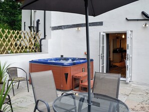 Terrace/patio - 2 bedroom accommodation in Bontnewydd, near Dolgellau (Bontnewydd, near Dolgellau)