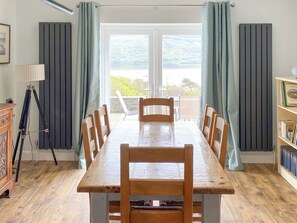 Dining - Set on the headland with fantastic mountain and sea views. (Barmouth)