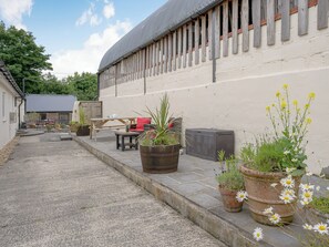 Outdoor dining - 2 bedroom accommodation in Saron, near Llandysul (Saron, near Llandysul)