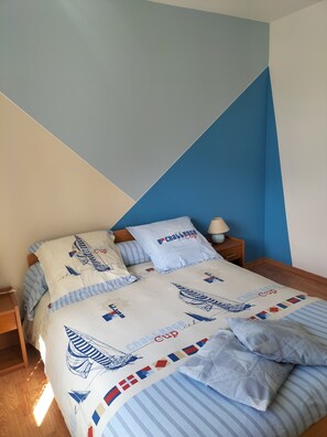 2 chambres, fer et planche à repasser, draps fournis