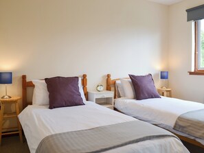 2 bedrooms, free WiFi, bed sheets, wheelchair access - 2 bedroom accommodation in Ardentinny, near Dunoon (Ardentinny, near Dunoon)