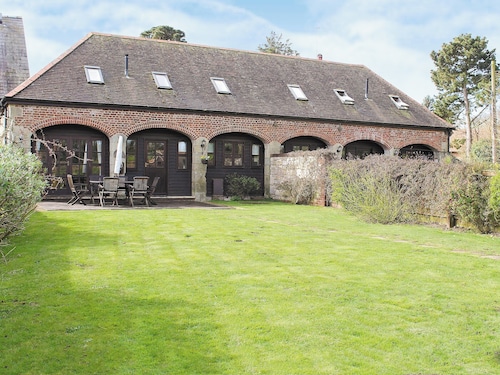 2 bedroom accommodation in Apse Wood, near Shanklin