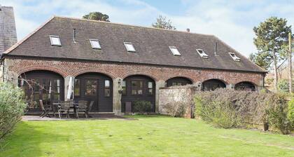 2 bedroom accommodation in Apse Wood, near Shanklin