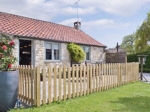 Property grounds - 1 bedroom accommodation in Little Barugh, near Pickering (Little Barugh, near Pickering)