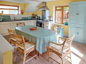 Dining - 2 bedroom accommodation in Arthog, near Dolgellau (Arthog, near Dolgellau)