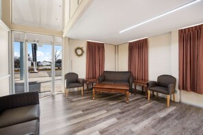 Lobby - Rodeway Inn Cecil (Adel)