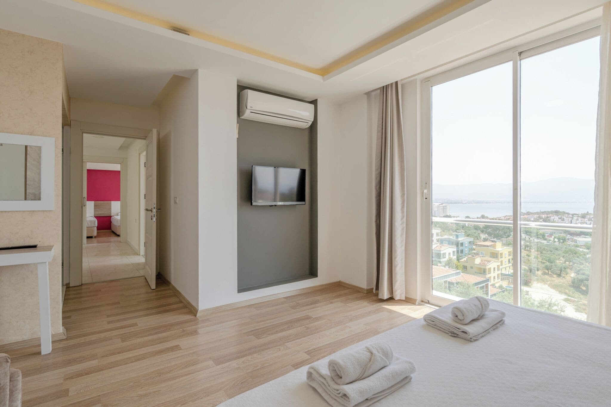 4 bedrooms, desk, iron/ironing board, free WiFi