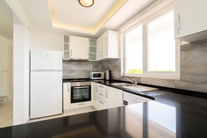 Deluxe Villa | Private kitchen