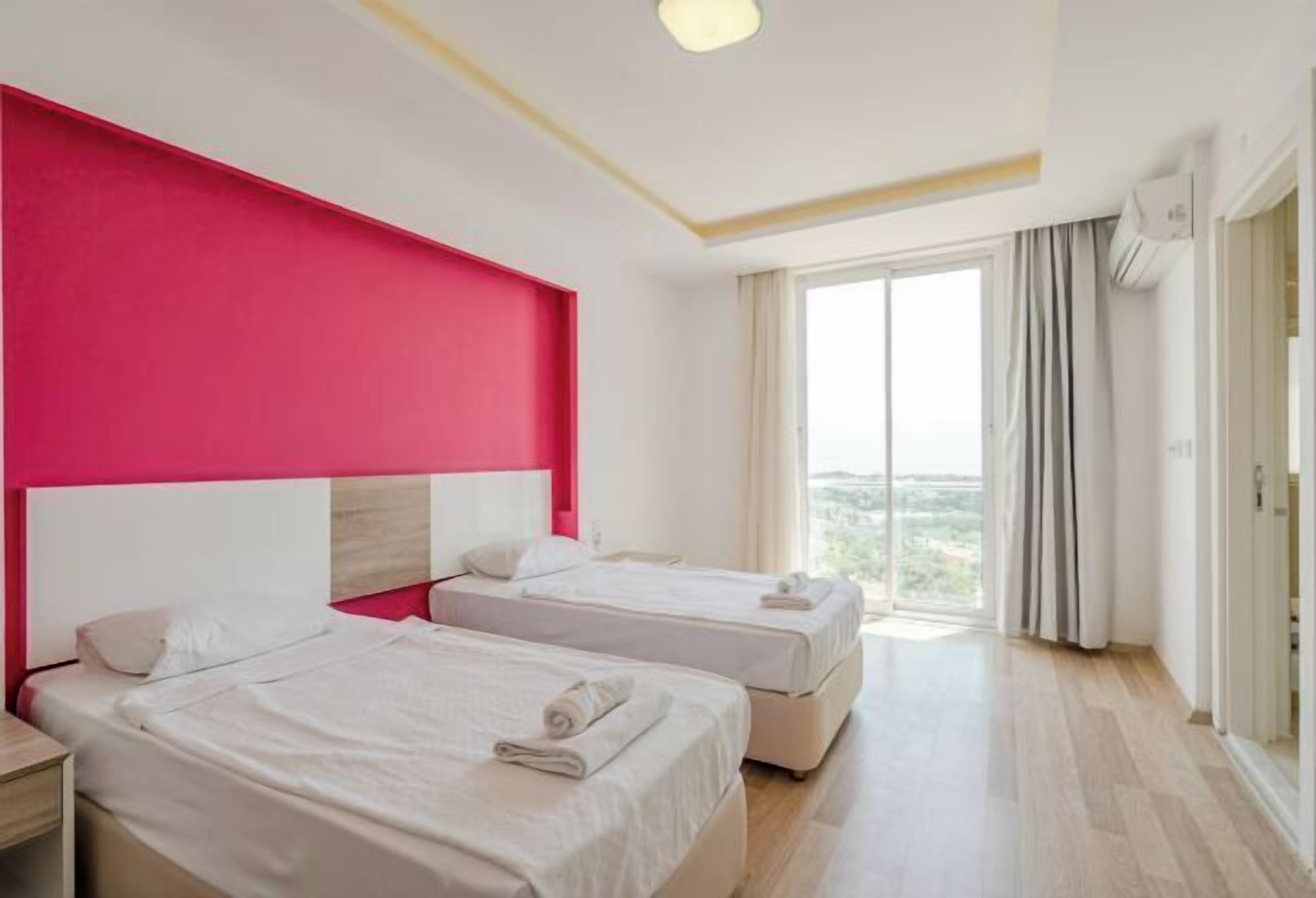 4 bedrooms, desk, iron/ironing board, free WiFi