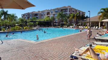 Piscine extérieure, piscine chauffée