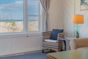 Smart-TV, DVD-Player, Bücher, Videothek