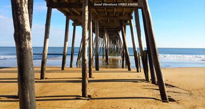 Oceanfront Cottage - 3 bedroom & 2 bathrooms - Great Ocean Views