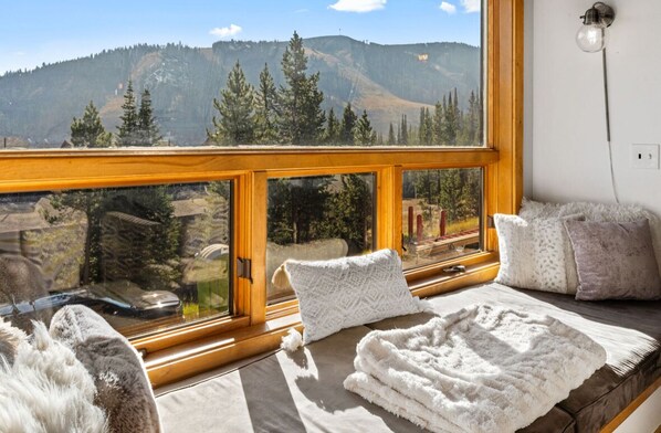 Interior - Big Sky Condo - Ski-in, Ski-out access to Big Sky resort, Freshly remodeled (Big Sky)