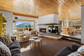 Smart TV, fireplace - Big Sky Condo - Ski-in, Ski-out access to Big Sky resort, Freshly remodeled (Big Sky)