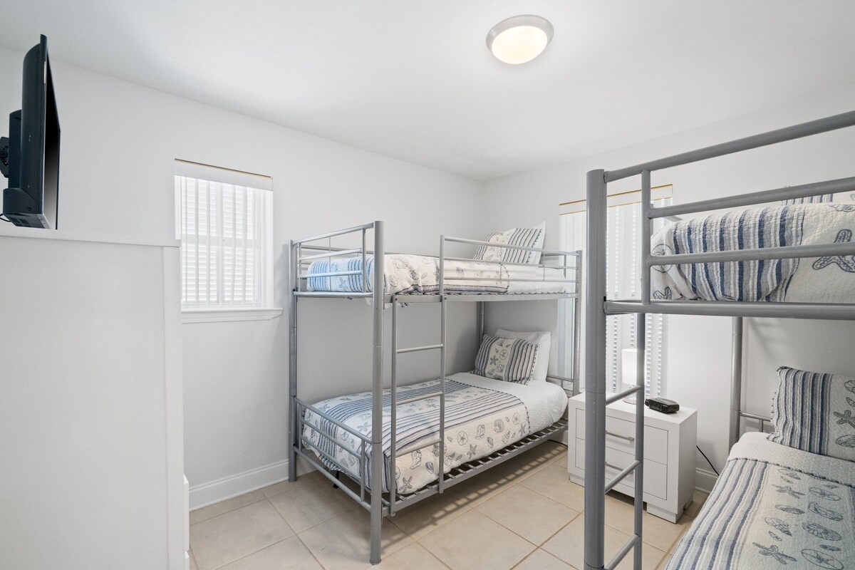 Photo 53 of Pet Friendly! 5 BR/5.5 Bath Luxury~Private Pool~Cabana~Steps to Beach