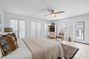 5 bedrooms, iron/ironing board, free WiFi, bed sheets