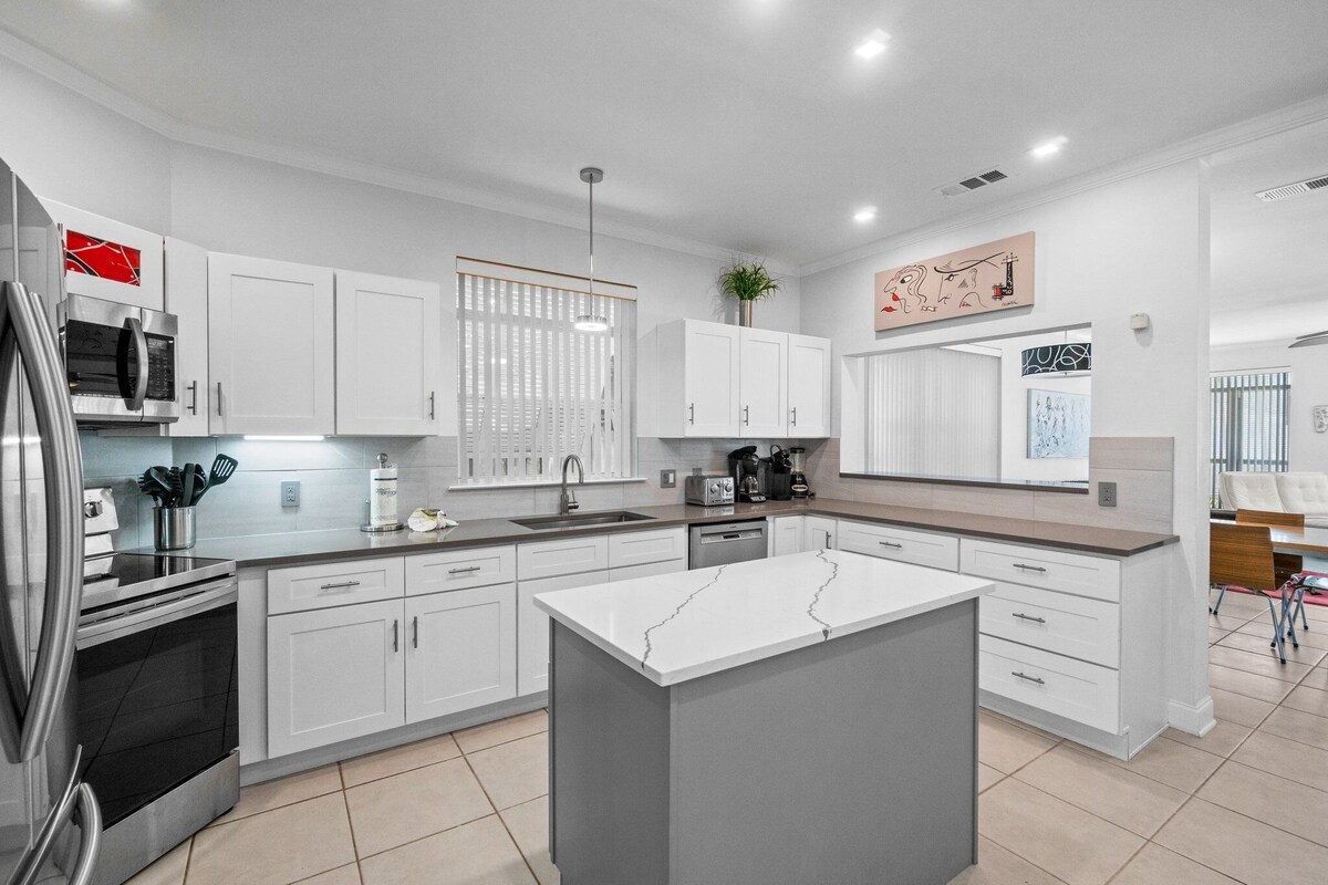 Photo 18 of Pet Friendly! 5 BR/5.5 Bath Luxury~Private Pool~Cabana~Steps to Beach